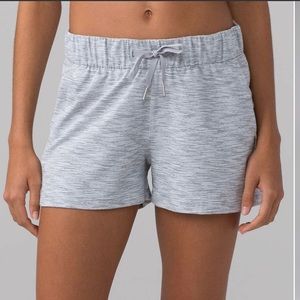 Lululemon on the fly MR short 2.5"